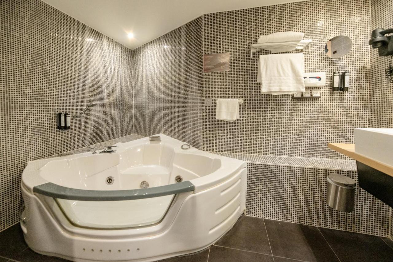 Hotel & Aparthotel Alize Мускрон Екстер'єр фото